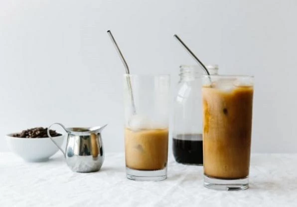 Είμαστε σοβαροί; Μετά τις πλαστικές σακούλες προς απαγόρευση και τα πλαστικά καλαμάκια!